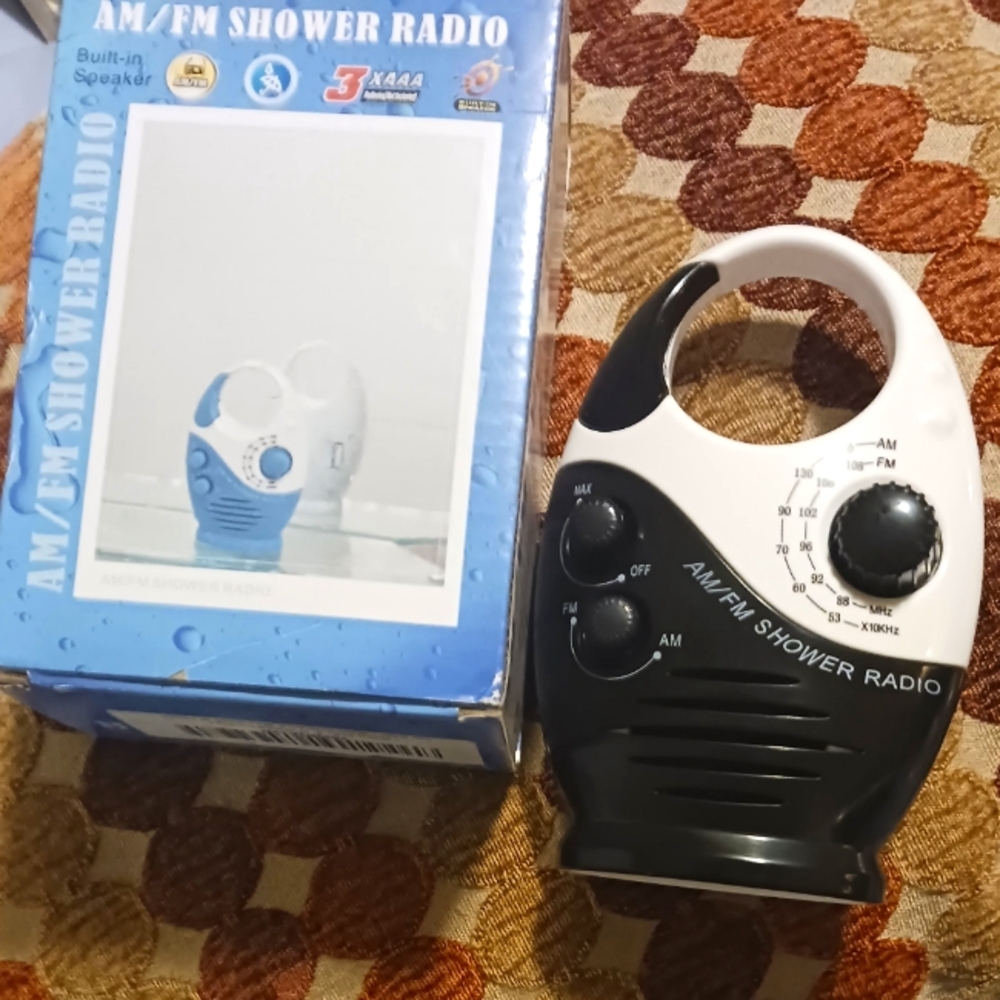 AM/Fm  shower radio